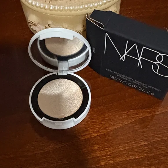 NARS Radiant Gold Highlighter - Picture 1 of 1